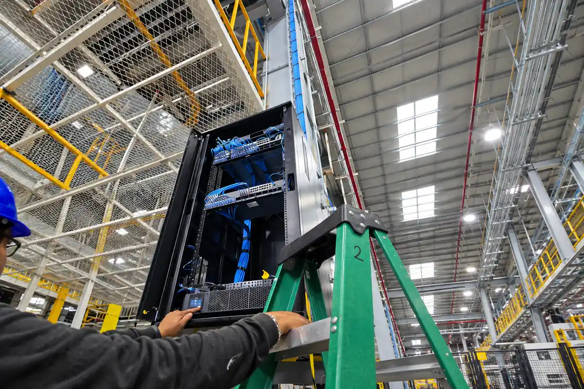 Instalación de cableado estructurado industrial en una planta de Aguascalientes
