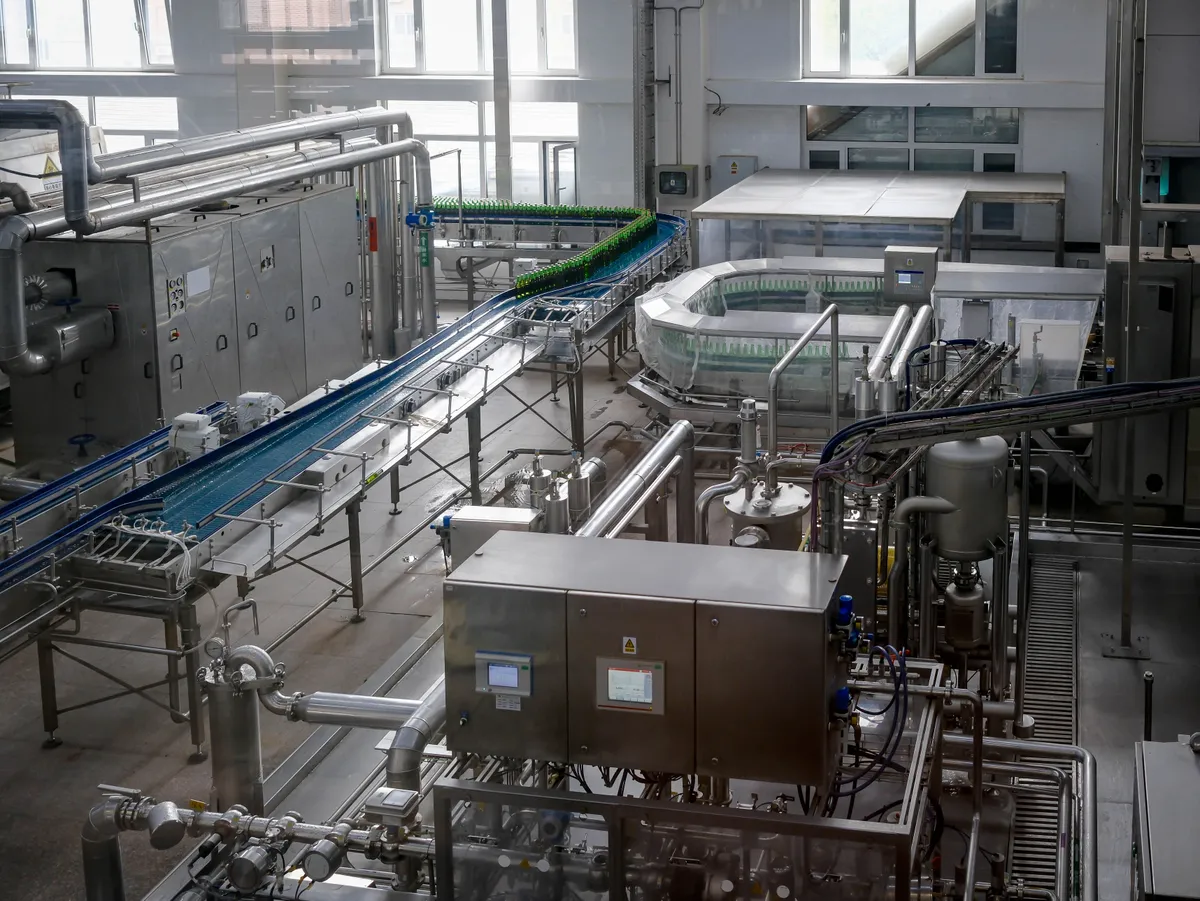 Cámara IP sobre cableado certificado en una nave industrial